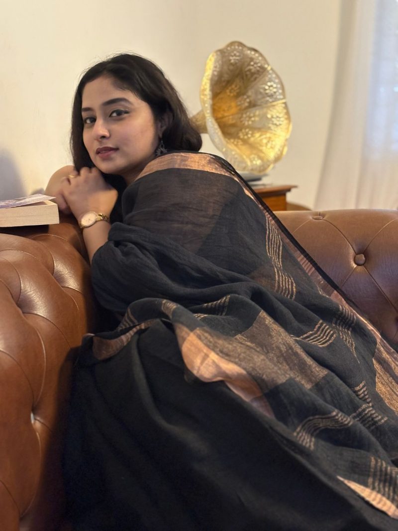Eternal Noir – Handwoven Linen Saree - Image 4